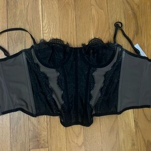 Black corset urban top, with wires